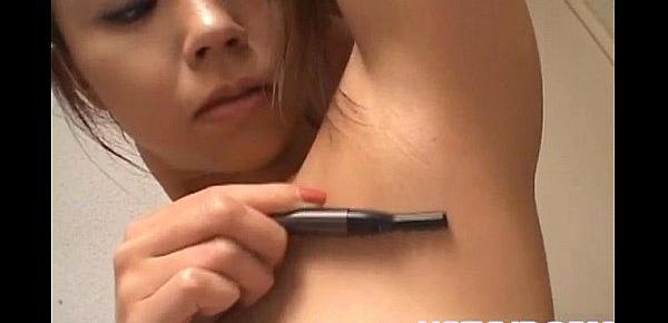  Risa Aihara sticks sex toys in her snatch